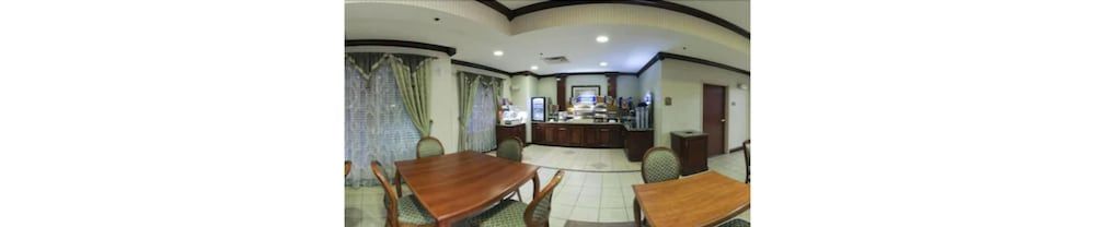 Holiday Inn Express and Suites Murphy 3