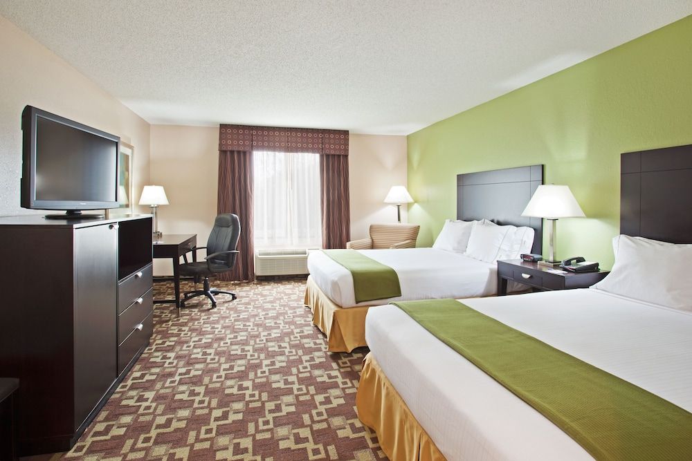Holiday Inn Express and Suites Reidsville 2