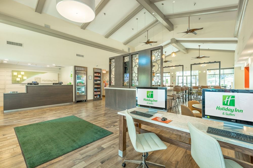 Holiday Inn Hotel and Suites Peachtree City 2