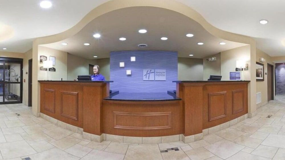 Holiday Inn Express & Suites Sheldon by IHG 2