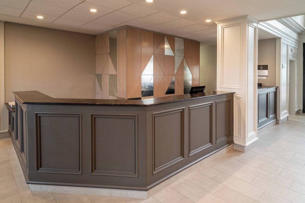 Holiday Inn Hotel and Suites Huntington Civic Aren 3