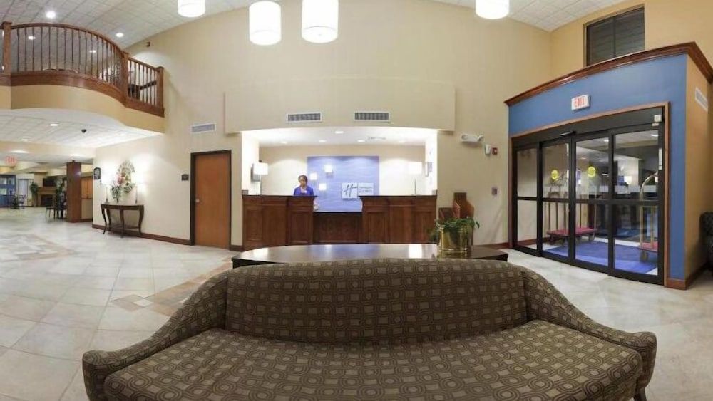 Holiday Inn Express Hotel & Suites Suffolk by IHG 2