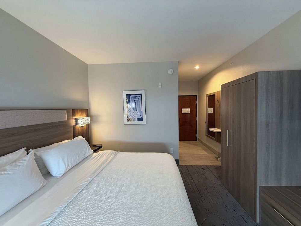 Holiday Inn Express Kenedy by IHG 3