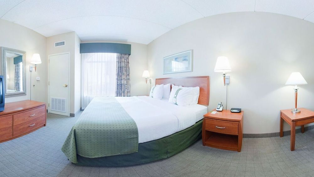 Holiday Inn & Suites Goodyear - West Phoenix Area by IHG 3