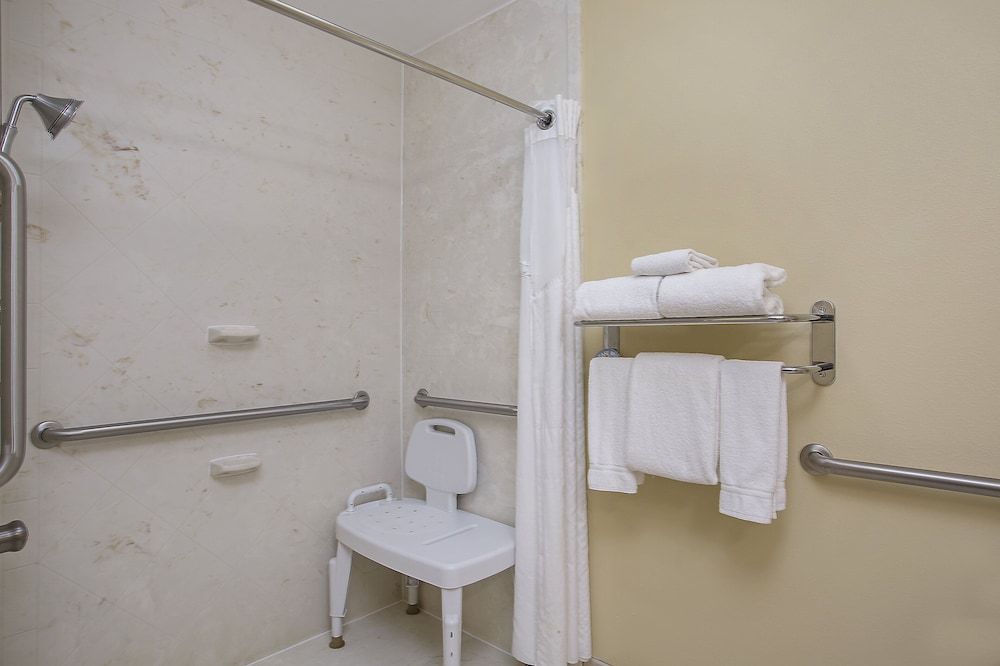 Holiday Inn Express & Suites Somerset Central by IHG 3