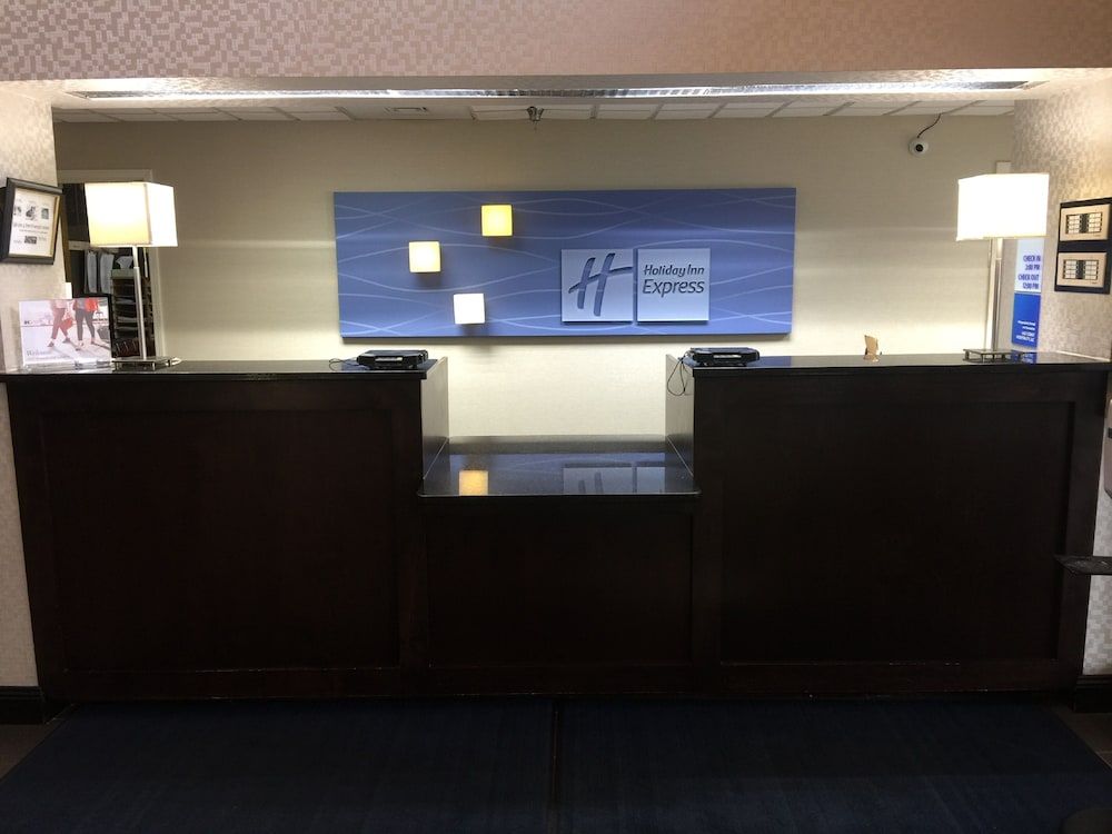 Holiday Inn Express and Suites Sanford 3