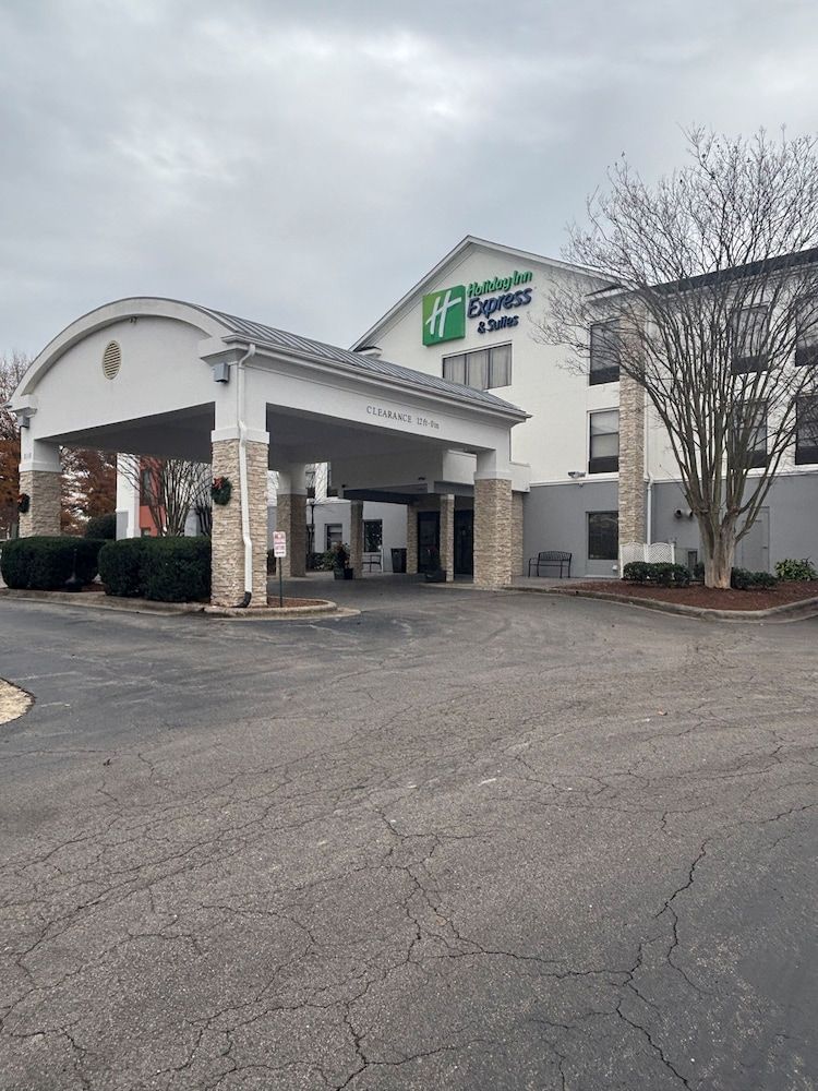 Holiday Inn Express and Suites Sanford 2 estrelas em Sanford