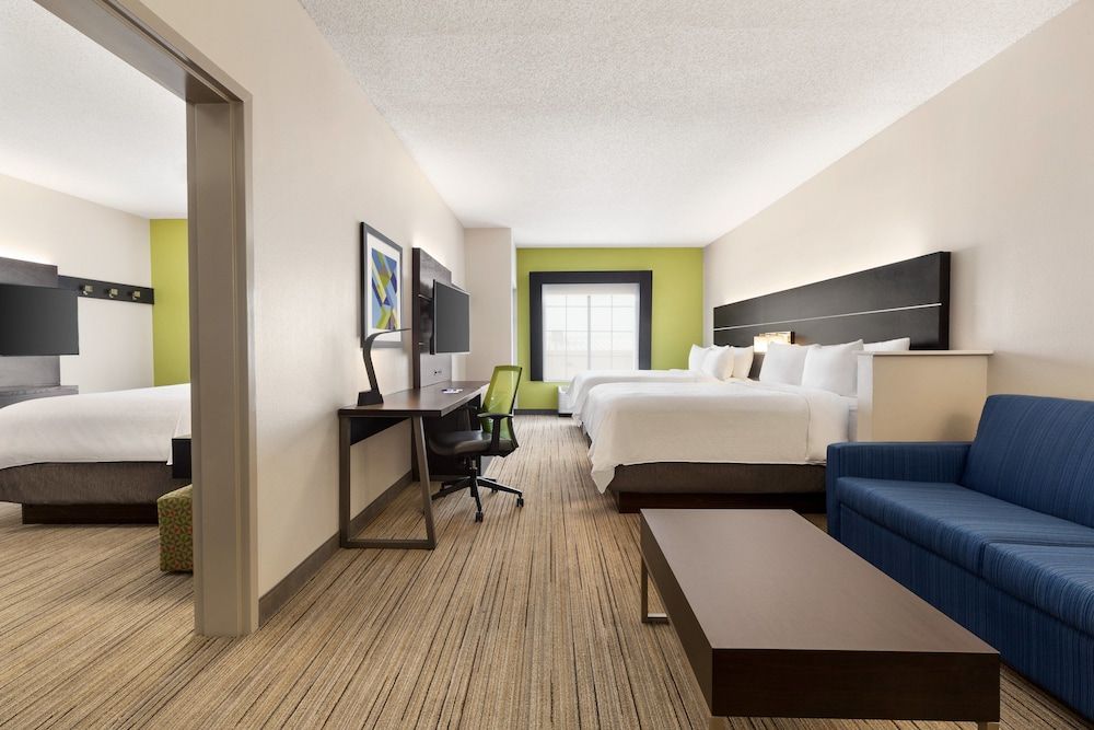 Holiday Inn Express & Suites Shawnee by IHG 3