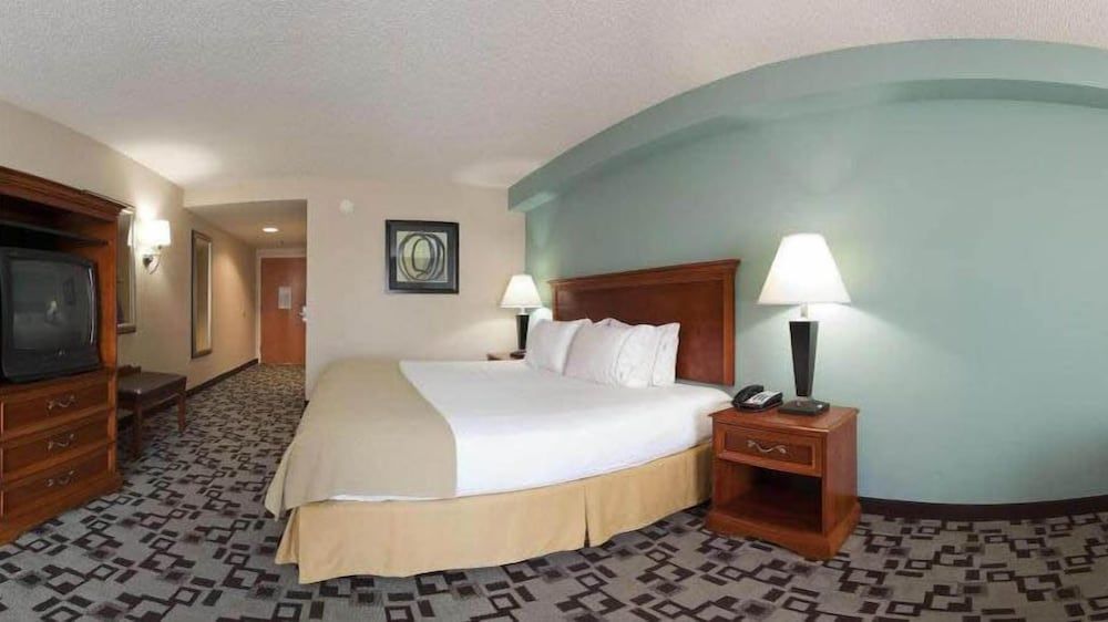 Holiday Inn Express Apex Raleigh 2