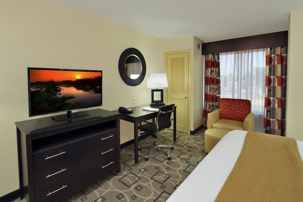 Holiday Inn Express Augusta Downtown by IHG 2