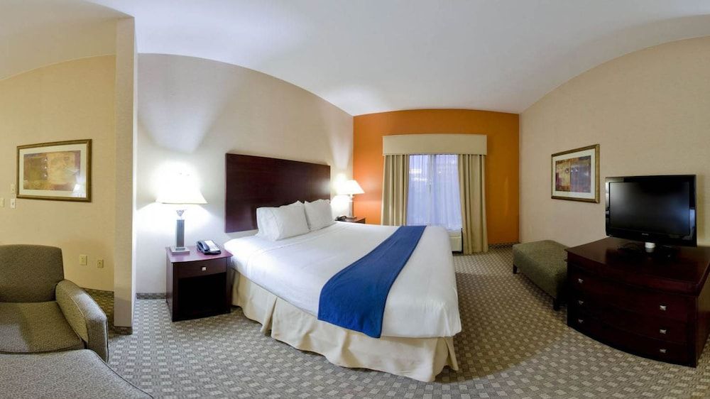 Holiday Inn Express and Suites Mcdonough 3