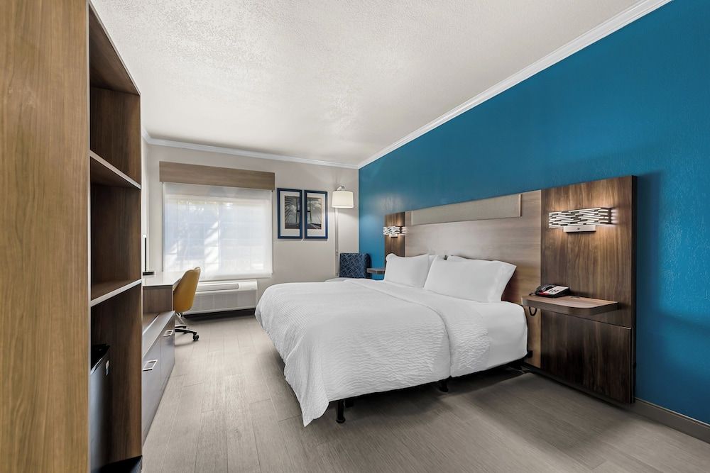 Holiday Inn Express Saint Simons Island 3