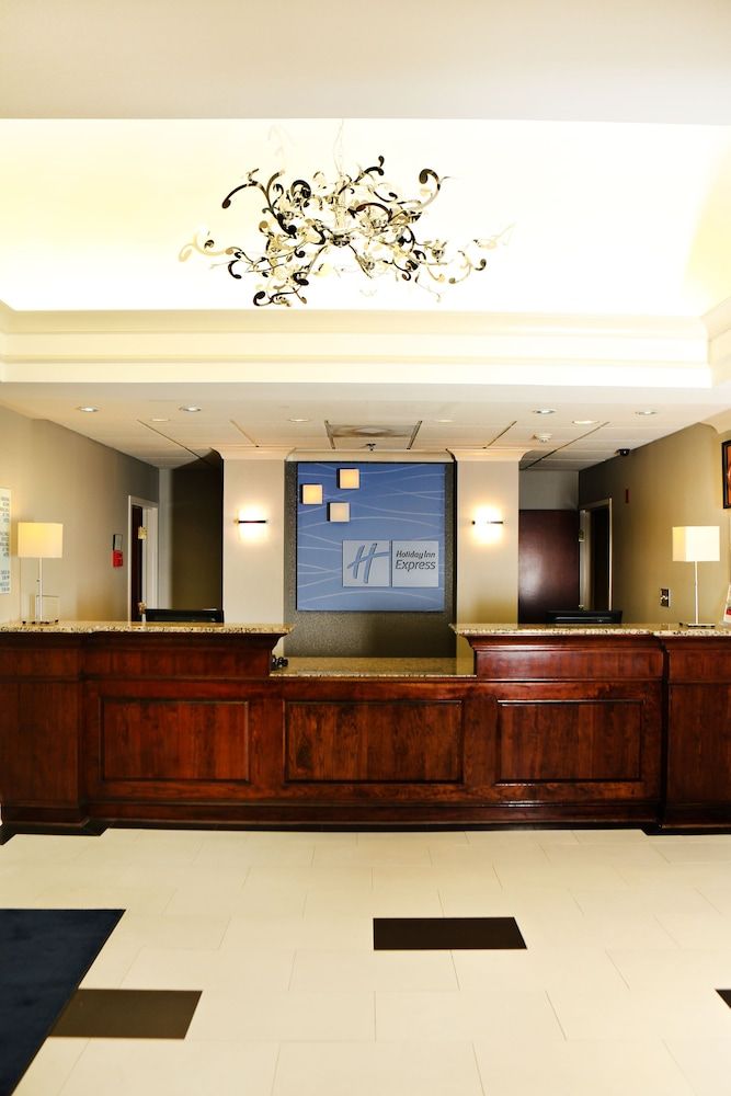 Holiday Inn Express and Suites Sumter 2