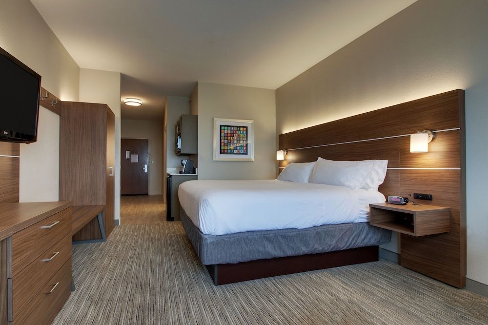 Holiday Inn Express Hotel & Suites Vernon College Area by IHG 3
