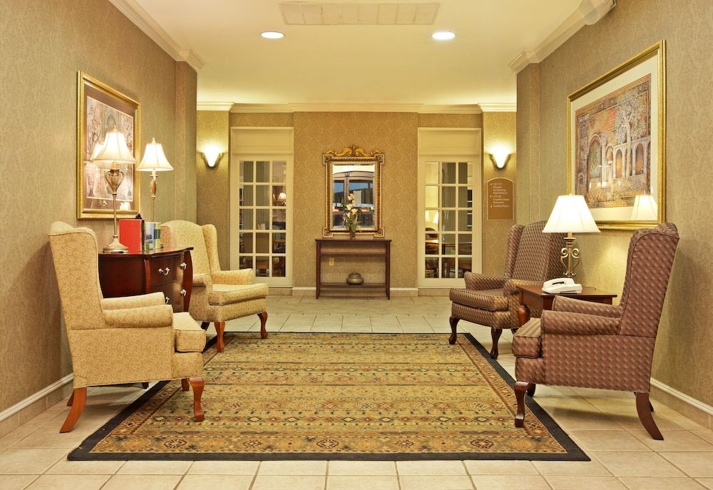 Holiday Inn Express and Suites Camden 2