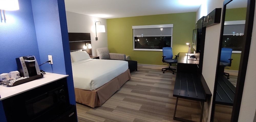 Holiday Inn Express Rolling Meadows - Schaumburg Area by IHG 3