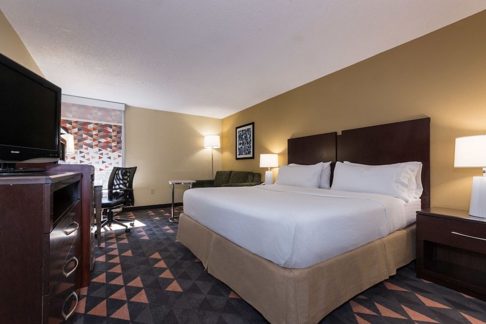 Holiday Inn Lumberton North - I-95 3