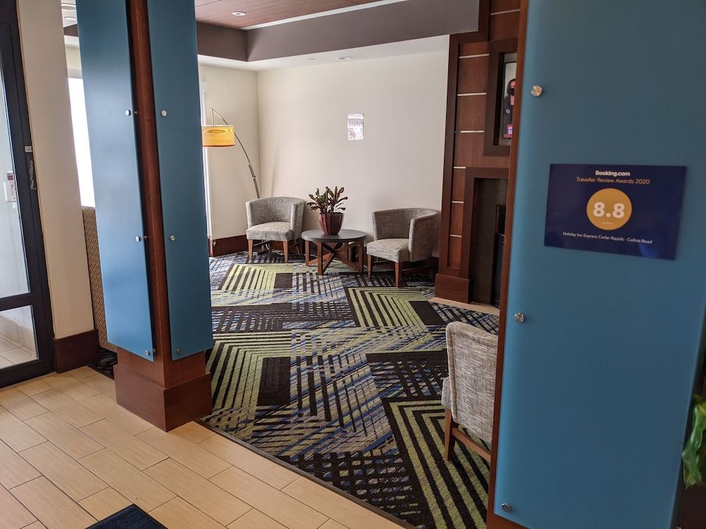 Holiday Inn Express Cedar Rapids (Collins Rd) 2