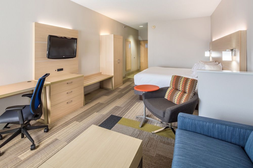 Holiday Inn Express Cedar Rapids (Collins Rd) 3