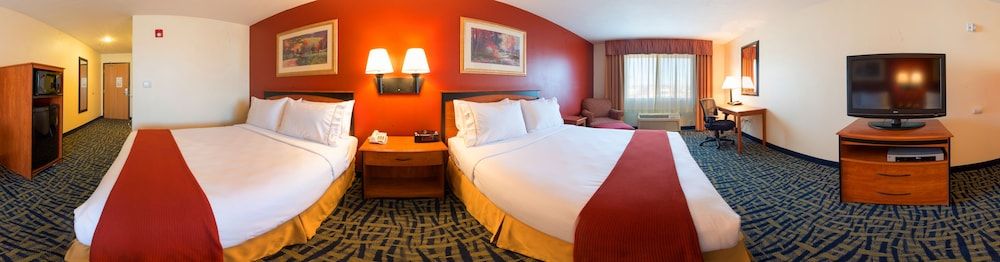 Holiday Inn Express and Suites Alamosa 3