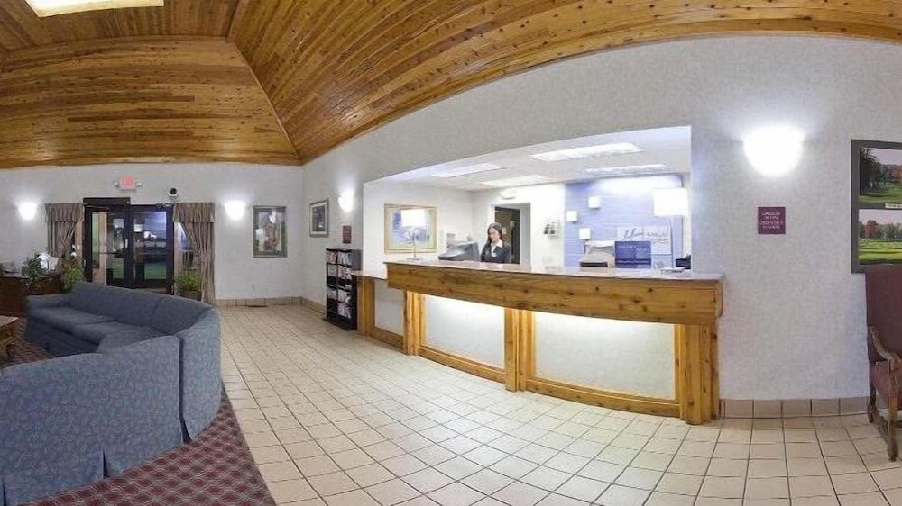 Holiday Inn Express and Suites Bad Axe 2