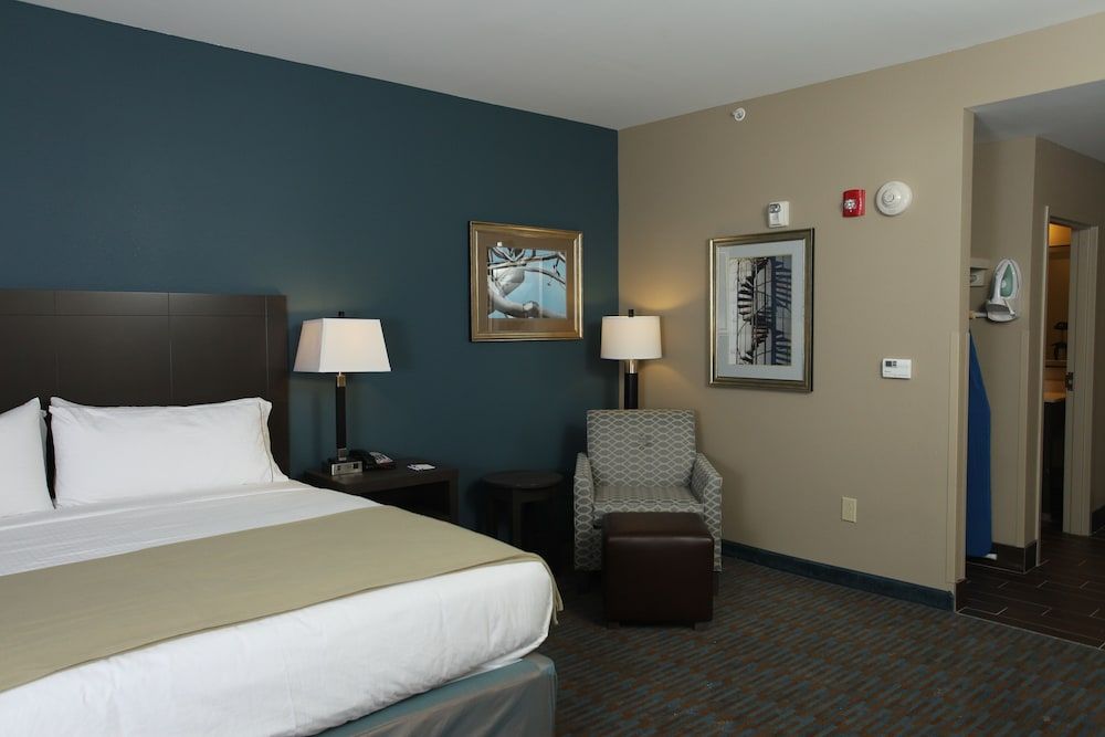 Holiday Inn Express Hotel & Suites Goldsboro - Base Area by IHG 2