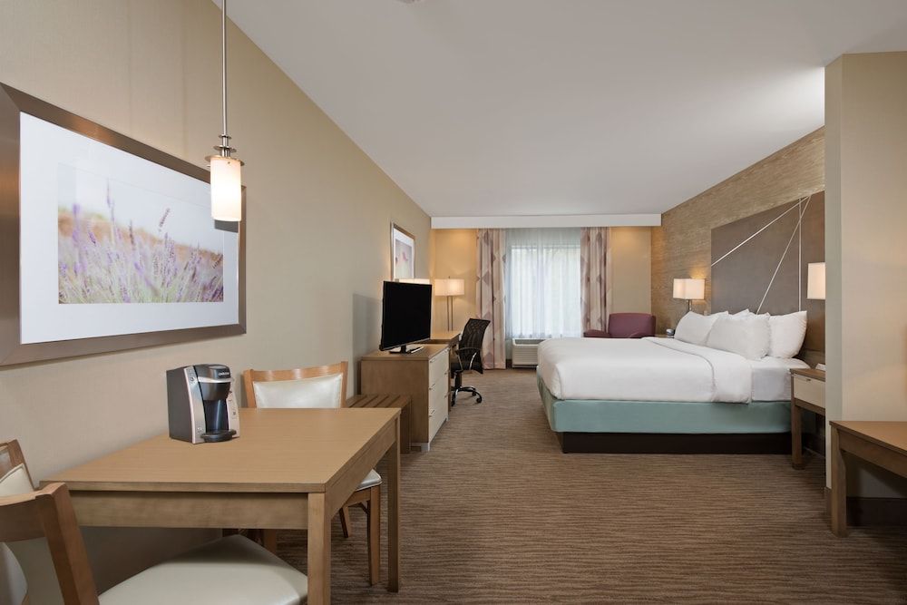 Holiday Inn Express & Suites New Cumberland by IHG 3