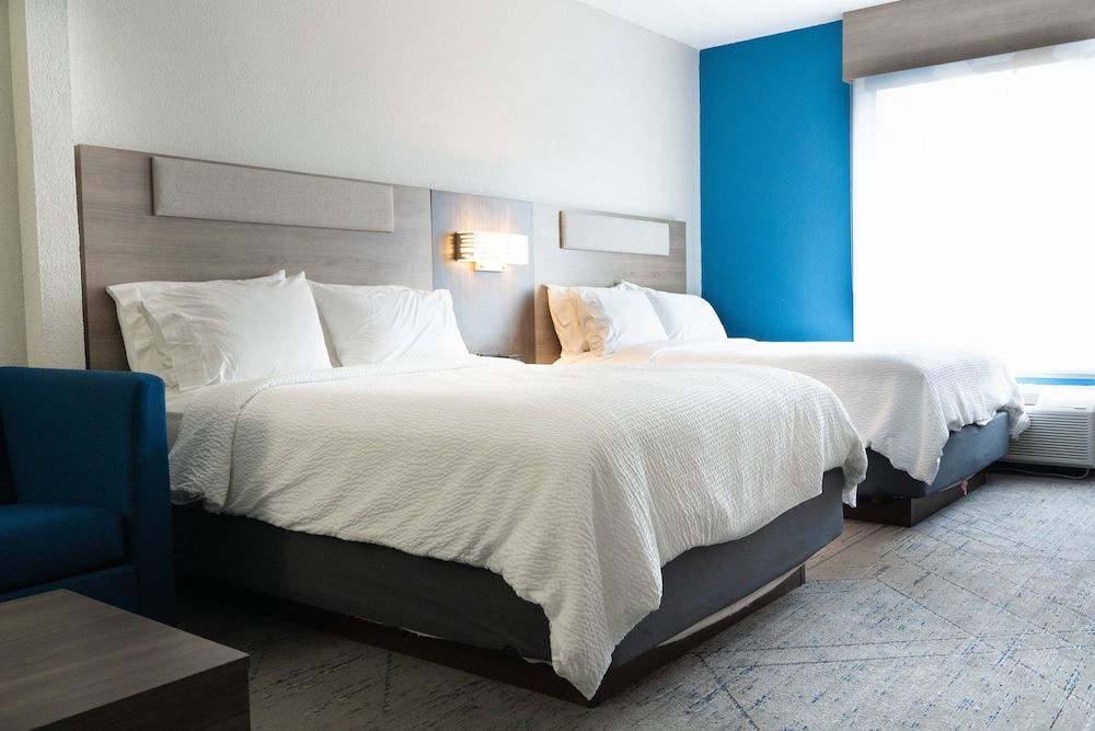 Holiday Inn Express and Suites Hiawassee 3