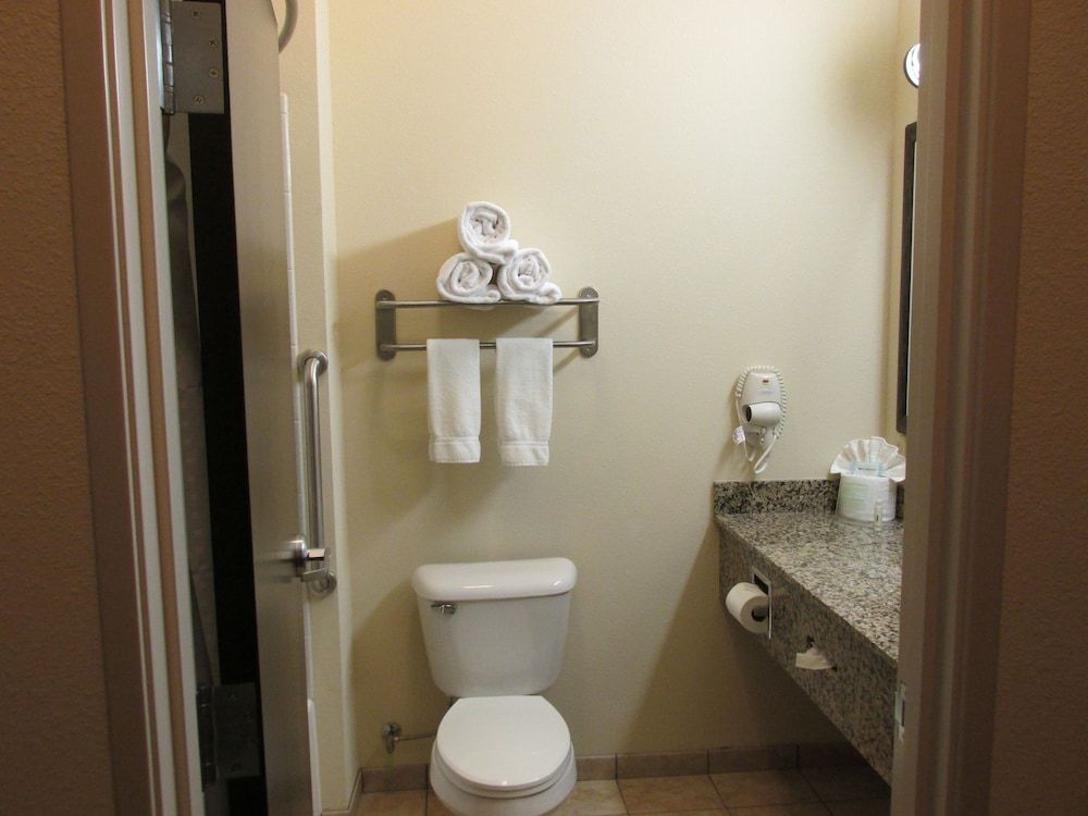 Holiday Inn Express & Suites Wheeling by IHG 3