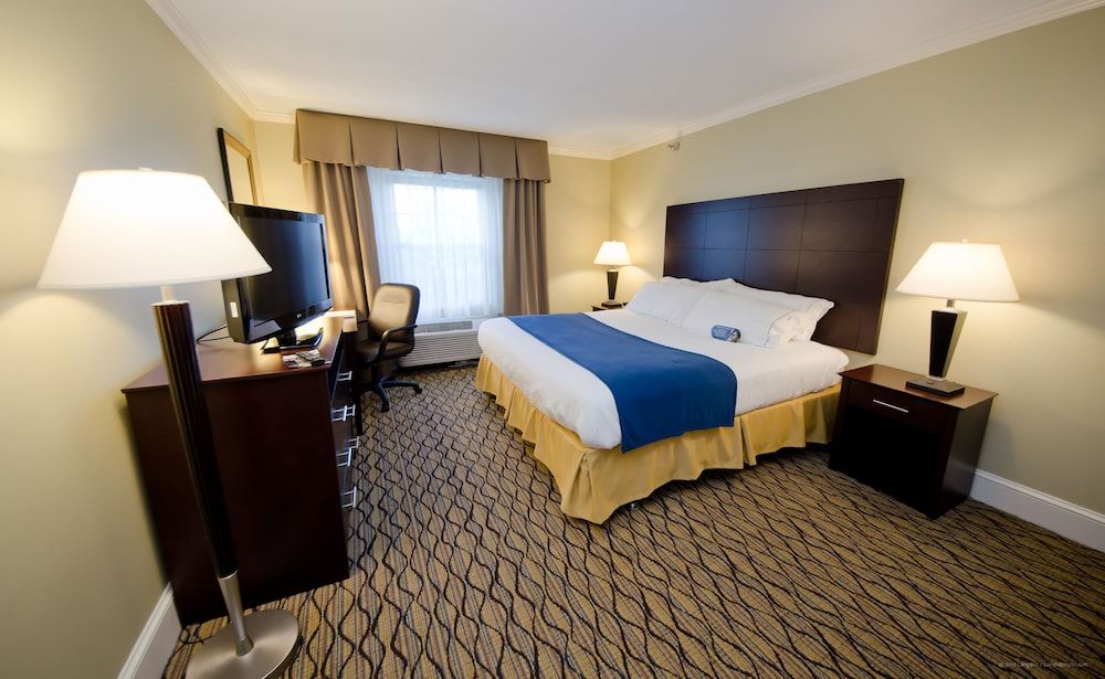 Holiday Inn Express & Suites Merrimack – Nashua by IHG 3