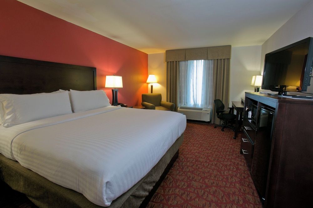 Holiday Inn Express Hotel & Suites Brookhaven by IHG 3
