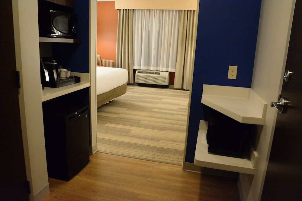 Holiday Inn Express & Suites Lexington Park-California by IHG 3