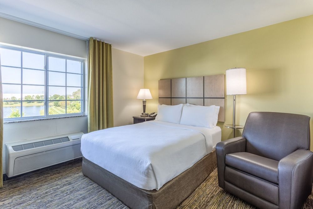 Candlewood Suites Aurora-Naperville by IHG 3