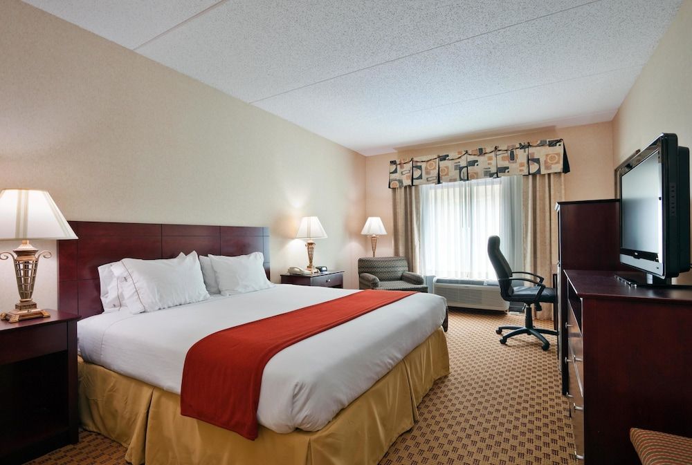 Holiday Inn Express and Suites Harriman 3