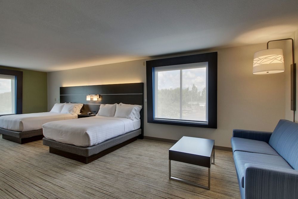 Holiday Inn Express & Suites Morris by IHG 3