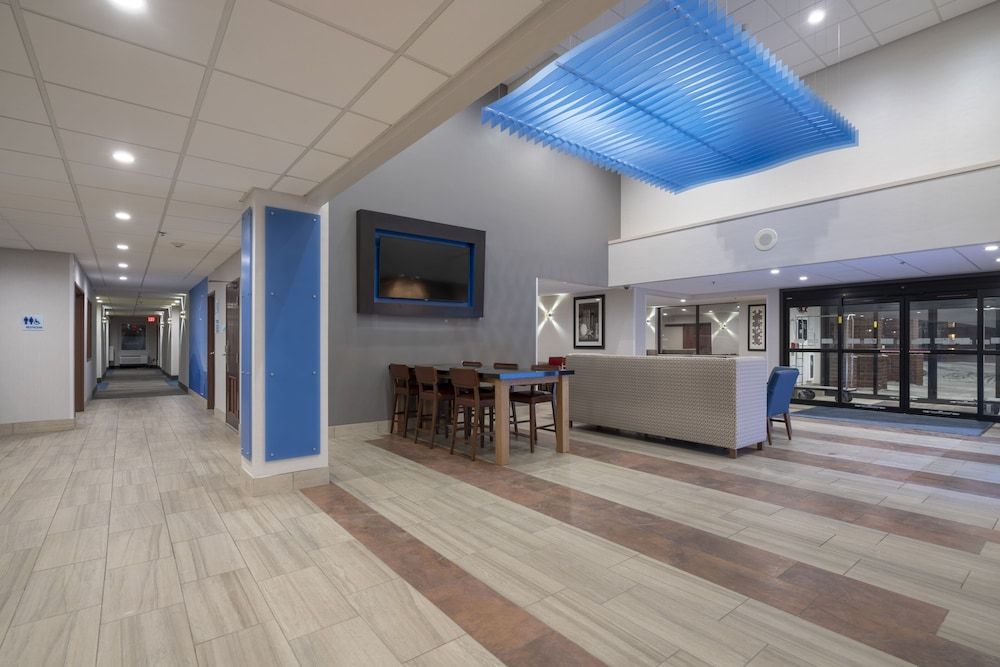 Holiday Inn Express and Suites Coon Rapids Blaine 3