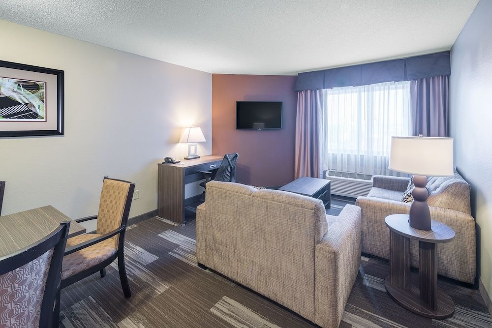 Holiday Inn Express and Suites St. Paul Woodbury 2
