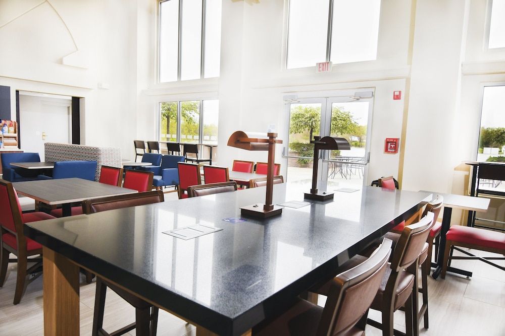 Holiday Inn Express and Suites Port Clinton Catawb 3