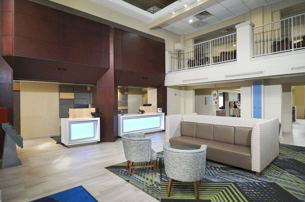 Holiday Inn Express and Suites Port Clinton Catawb 2