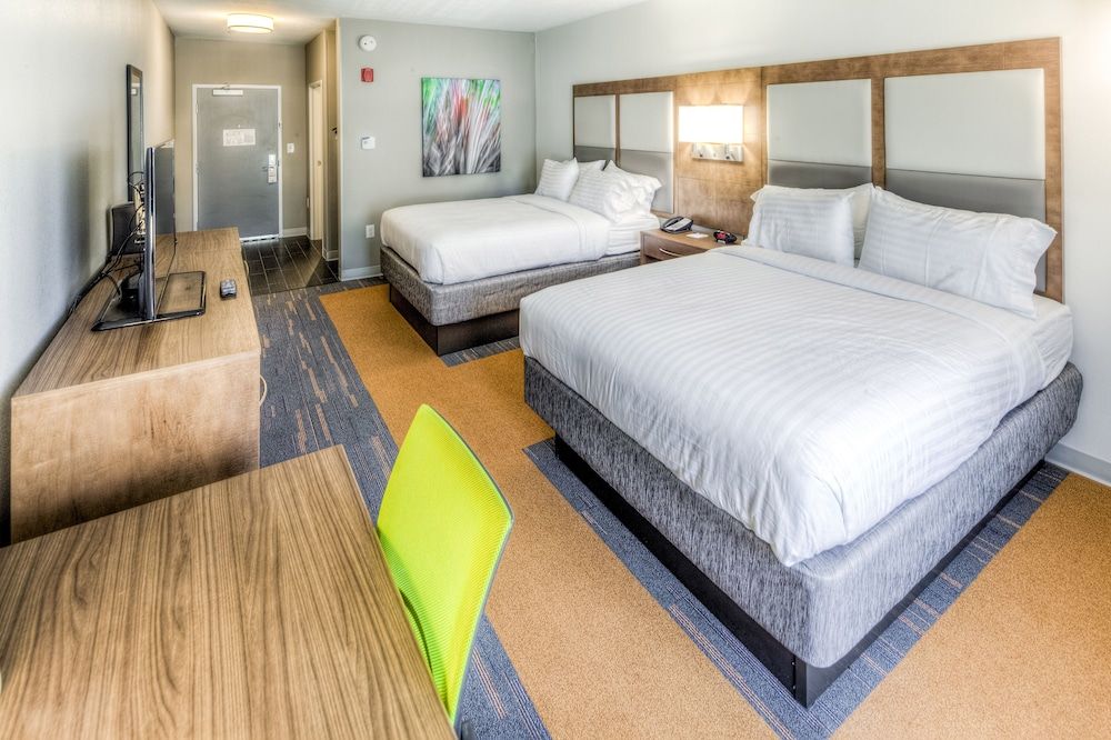 Holiday Inn Express & Suites Cleveland West - Westlake by IHG 2
