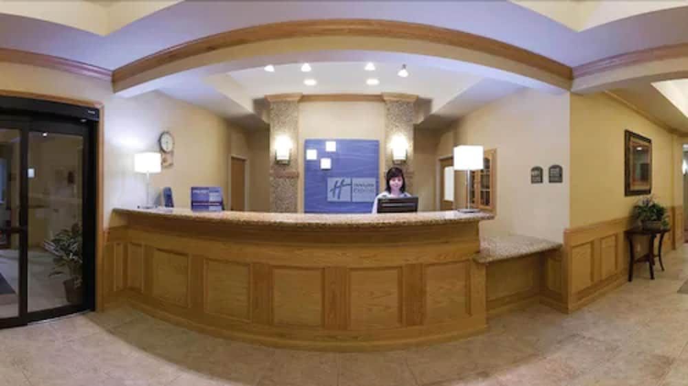 Holiday Inn Express Hotel & Suites Grand Blanc by IHG 2