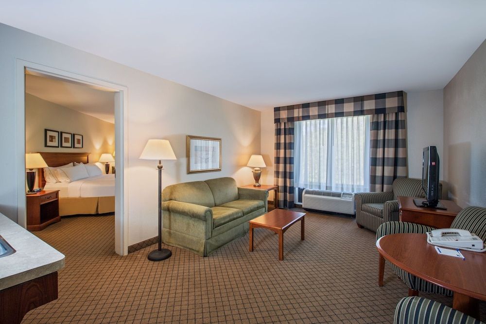 Holiday Inn Express & Suites Flowood by IHG 3