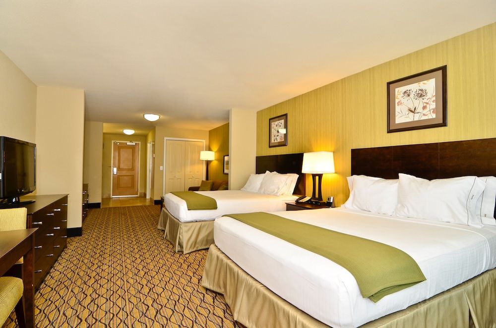 Holiday Inn Express and Suites Williston by IHG 3