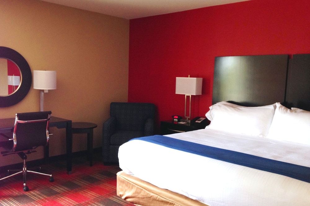 Holiday Inn Express & Suites Jackson Downtown - Coliseum by IHG 3