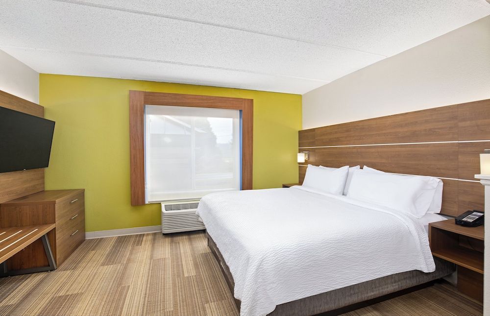 Holiday Inn Express and Suites Kings Mountain Shel 3