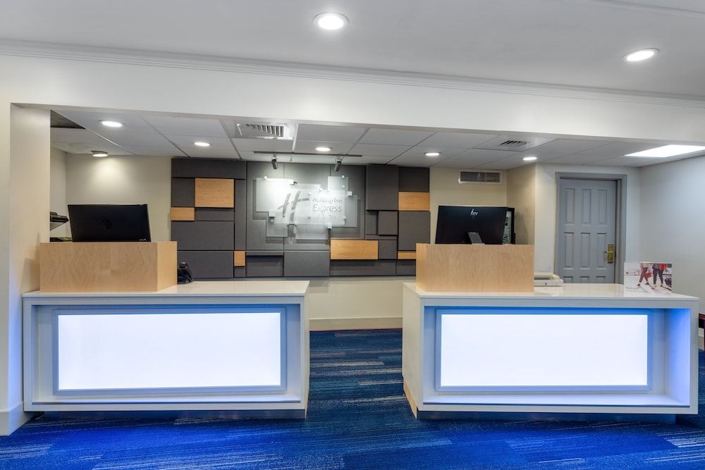Holiday Inn Express and Suites King Of Prussia 3