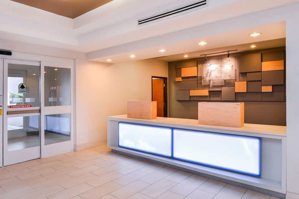 Holiday Inn Express & Suites Parkersburg-Mineral Wells by IHG 2