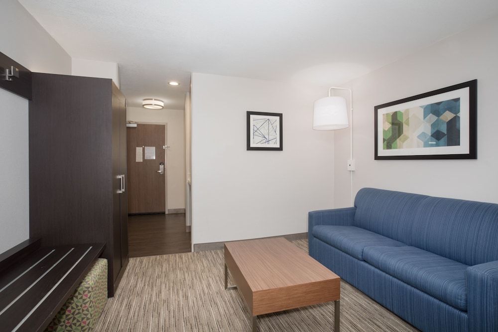 Holiday Inn Express Hotel & Suites Longmont by IHG 2