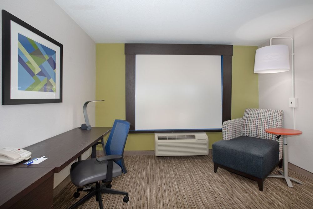 Holiday Inn Express Hotel & Suites Longmont by IHG 3