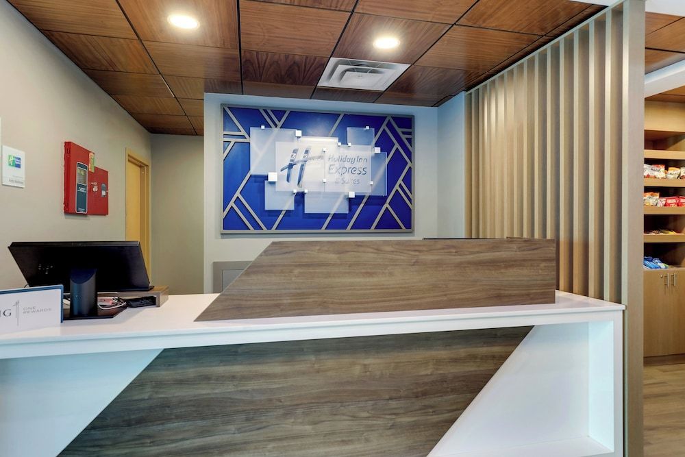 Holiday Inn Express & Suites Richmond 2